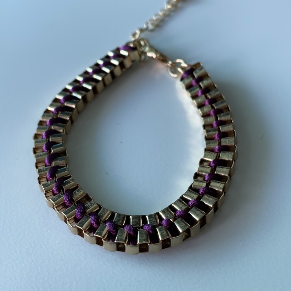 Bracelet - magenta string + gold chain